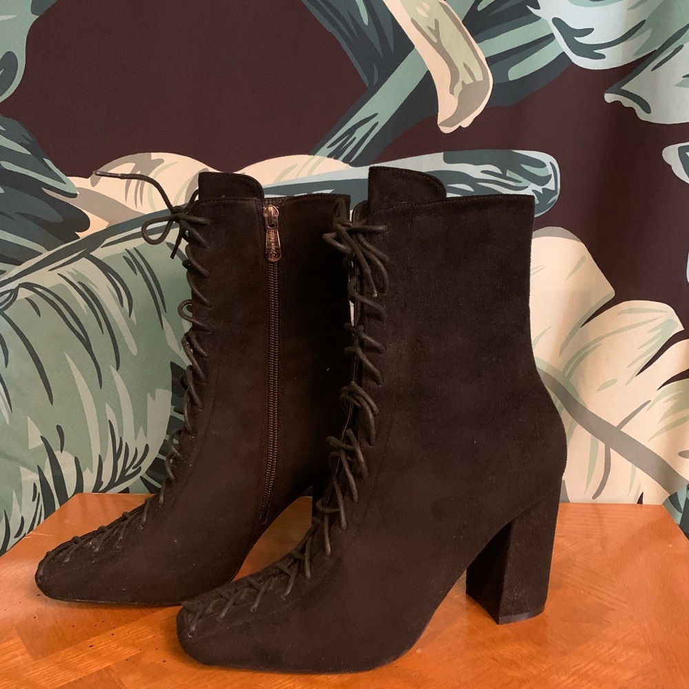 Lacey witch boots